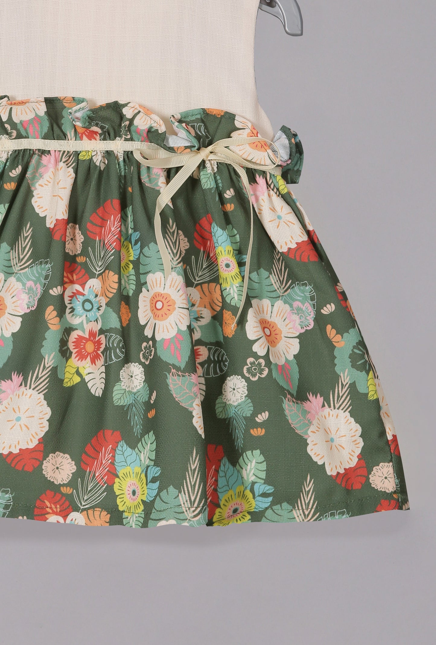 Aomi jute Poly Cotton Floral Printed Sleeveless With Waist Bow Dress - Green