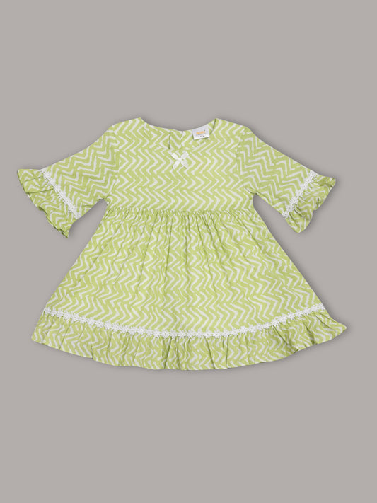 Aomi Cotton Poly Cotton Chevron Printed Bell Sleeve With Lace Trim Dress - Green